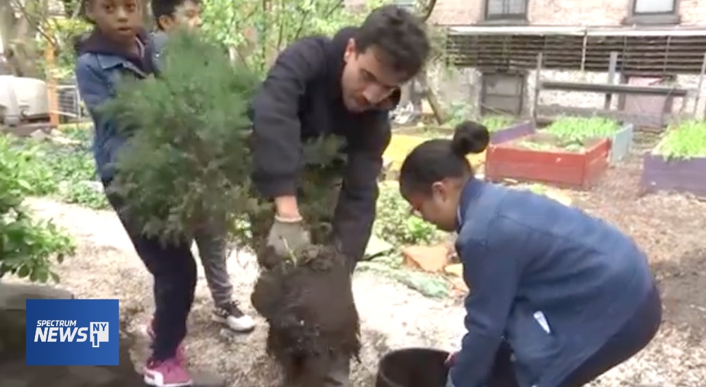 Kids kick off “Plant Week” by preparing Hamilton Heights Garden
