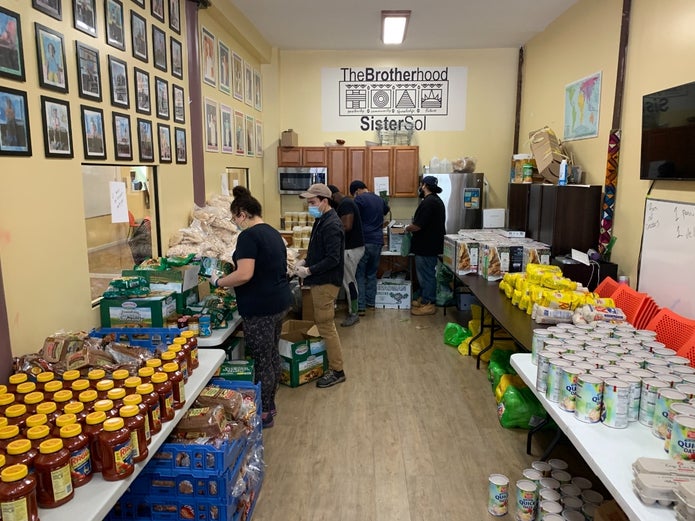 La organización sin fines de lucro de Harlem lanza una colecta de alimentos antes de las vacaciones